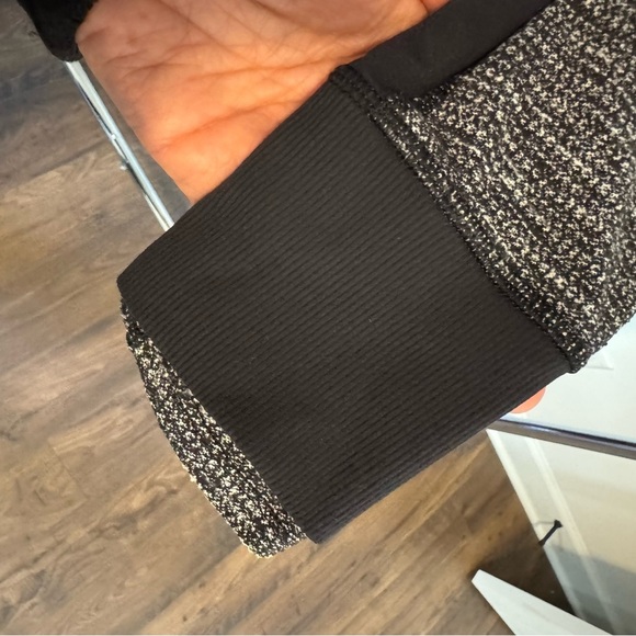 Lululemon Gray and Black Zip-Up Hoodie Size 4 - Picture 7 of 13